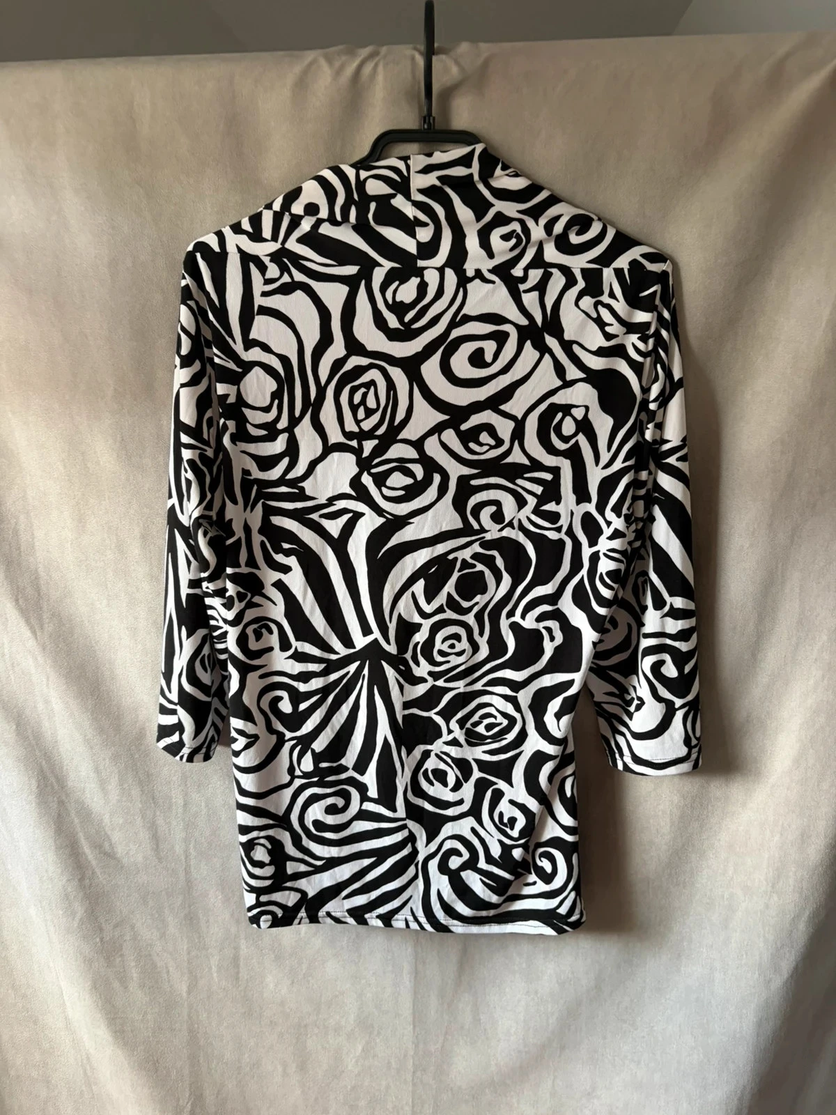 Camiseta negra y blanca Canda talla 48 – photo 4